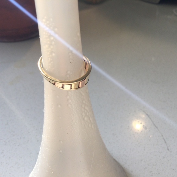 Lovely 10 K gold Tri colour band Size 7 3/4 - Picture 10 of 10